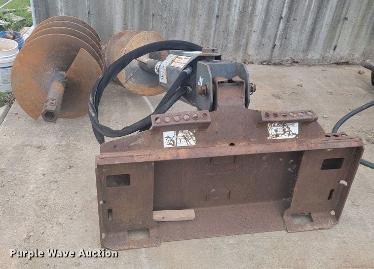 image for item DL4301 Bobcat 15C  skid steer auger