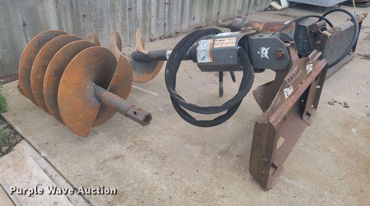 image for item DL4301 Bobcat 15C  skid steer auger