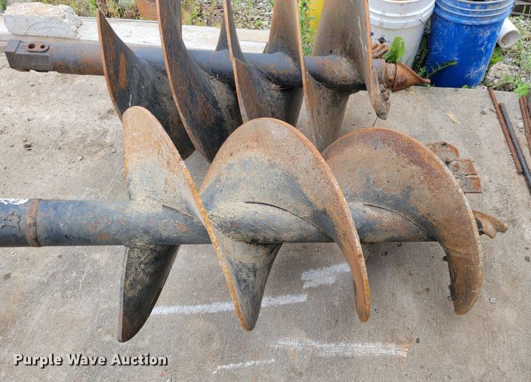 image for item DL4301 Bobcat 15C  skid steer auger