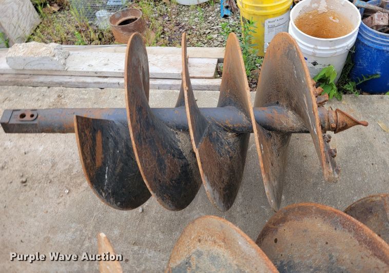 image for item DL4301 Bobcat 15C  skid steer auger