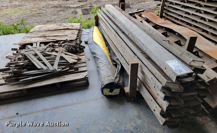 image for item DL4338 Approximately 27 steel curb face forms