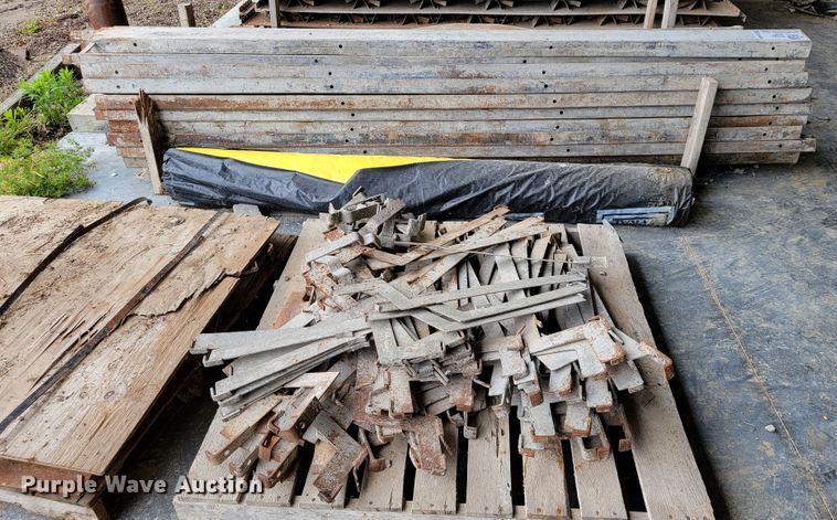 image for item DL4338 Approximately 27 steel curb face forms