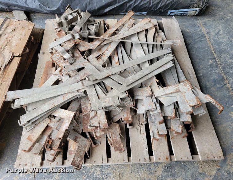 image for item DL4338 Approximately 27 steel curb face forms