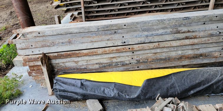 image for item DL4338 Approximately 27 steel curb face forms