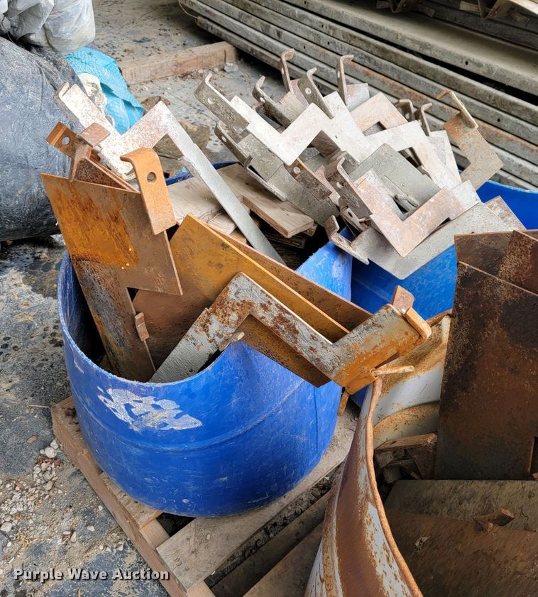 image for item DL4338 Approximately 27 steel curb face forms