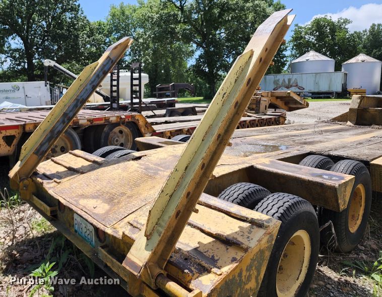 image for item DL6545 1964 Hyster C25T  equipment trailer