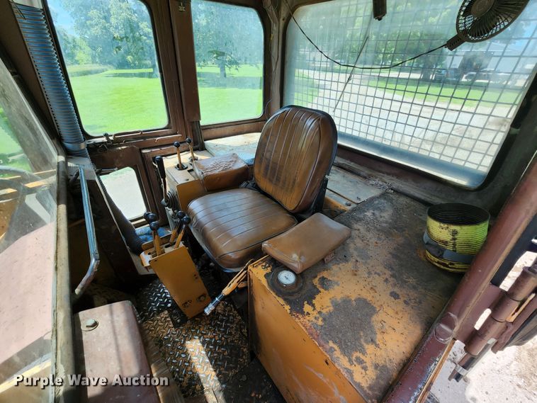 image for item DL6546 1987 Case 1455B  track loader