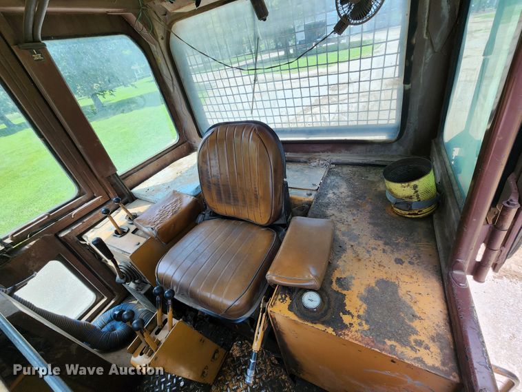 image for item DL6546 1987 Case 1455B  track loader