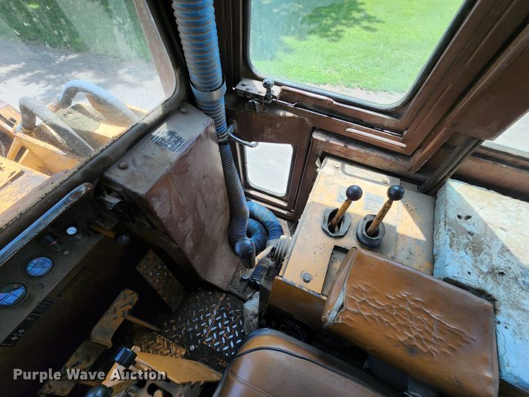 image for item DL6546 1987 Case 1455B  track loader