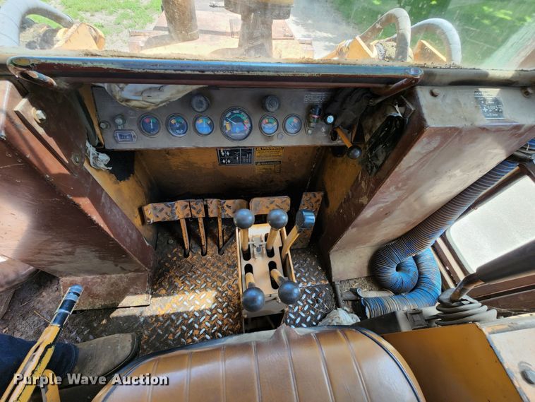 image for item DL6546 1987 Case 1455B  track loader