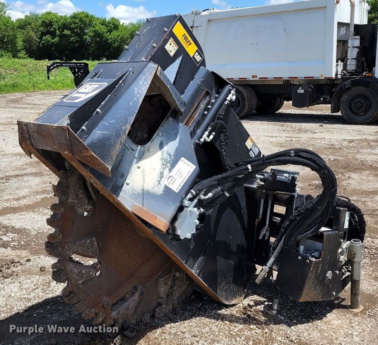 image for item DL6548 Caterpillar SW460B-80  skid steer rock saw