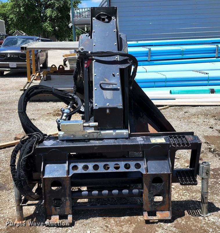 image for item DL6548 Caterpillar SW460B-80  skid steer rock saw