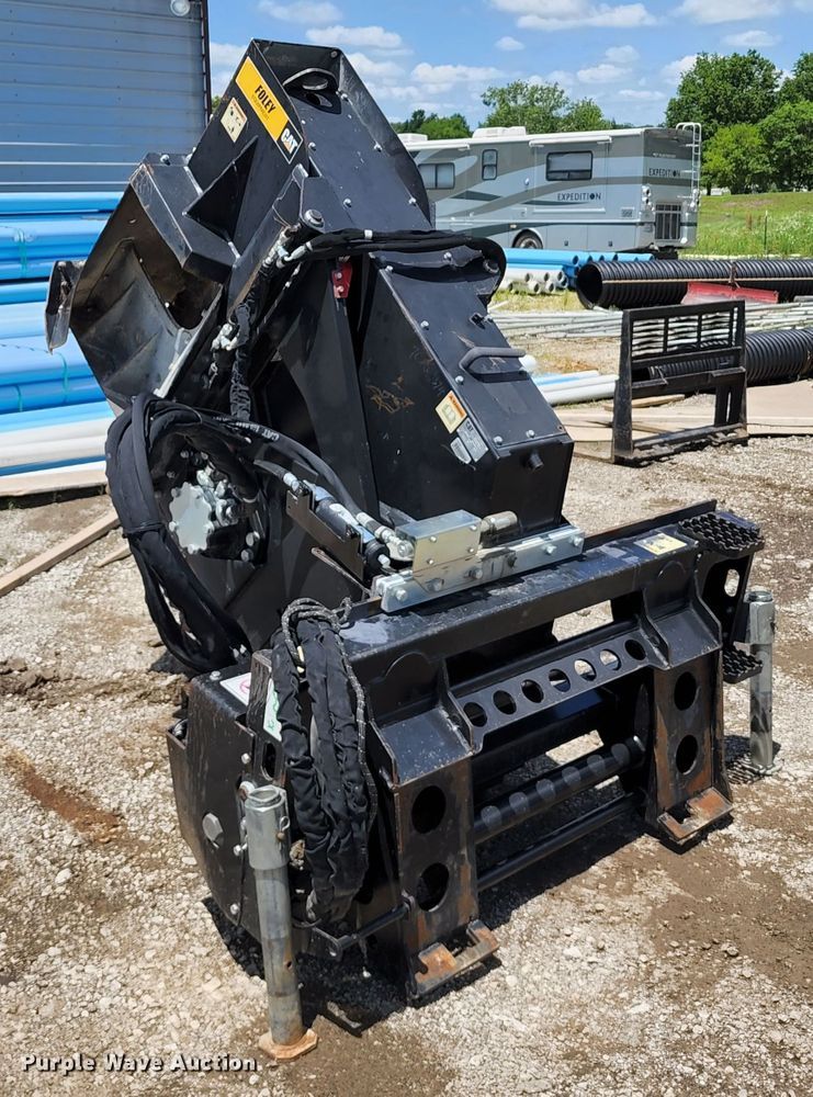 image for item DL6548 Caterpillar SW460B-80  skid steer rock saw