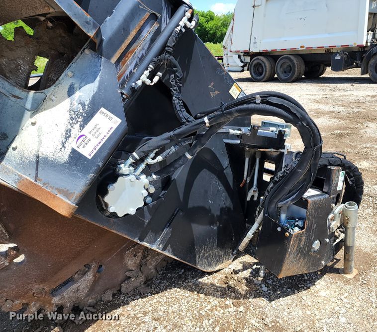 image for item DL6548 Caterpillar SW460B-80  skid steer rock saw