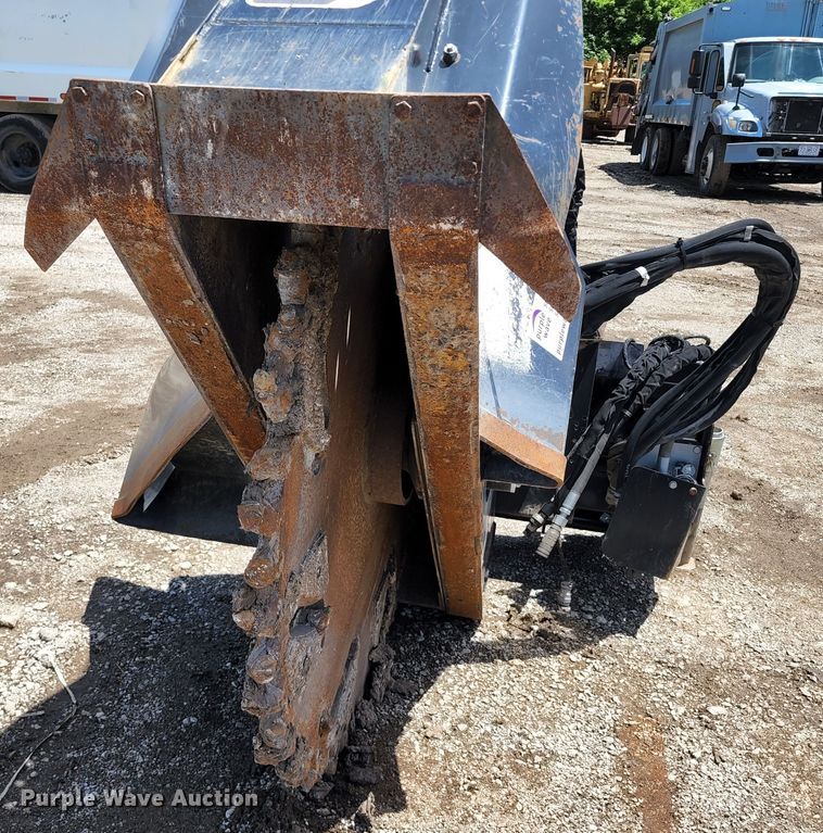 image for item DL6548 Caterpillar SW460B-80  skid steer rock saw