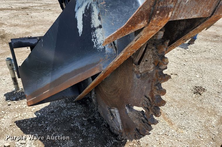 image for item DL6548 Caterpillar SW460B-80  skid steer rock saw