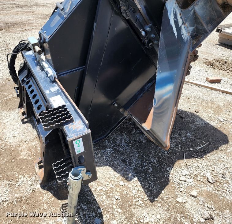 image for item DL6548 Caterpillar SW460B-80  skid steer rock saw