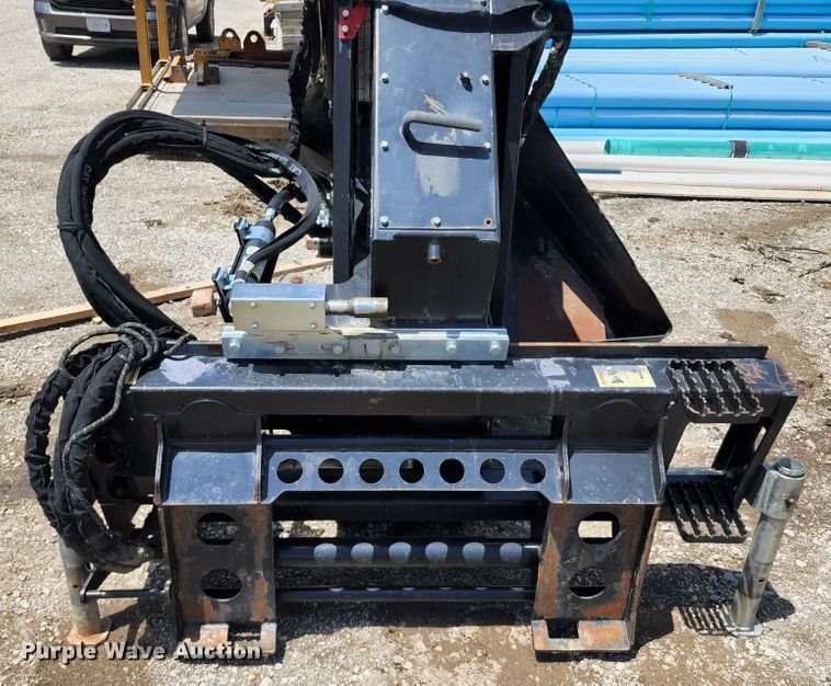 image for item DL6548 Caterpillar SW460B-80  skid steer rock saw