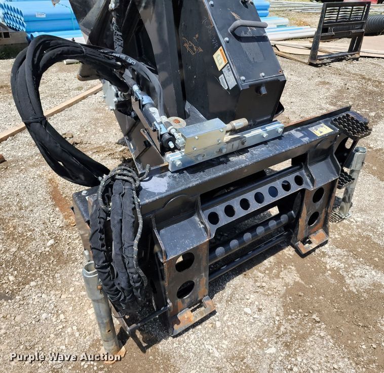 image for item DL6548 Caterpillar SW460B-80  skid steer rock saw