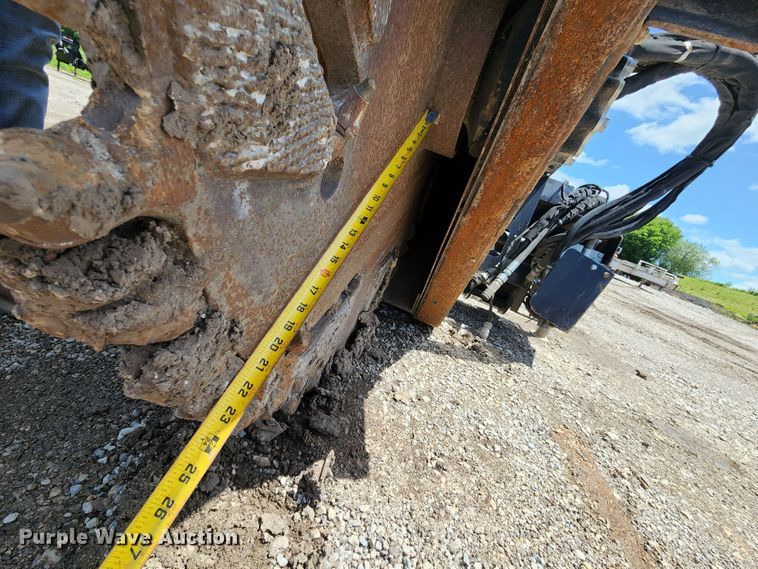 image for item DL6548 Caterpillar SW460B-80  skid steer rock saw