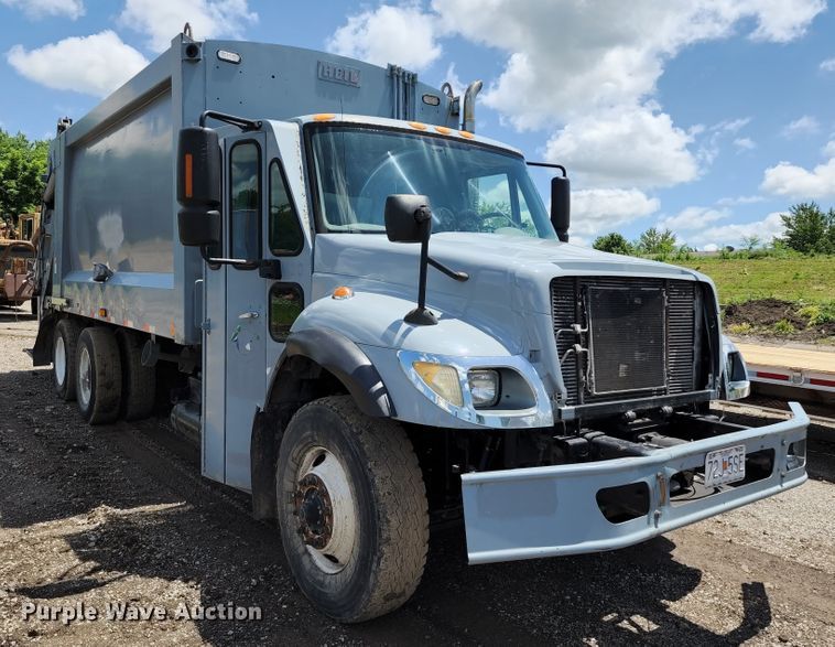 image for item DL6552 2006 International 7400  refuse truck