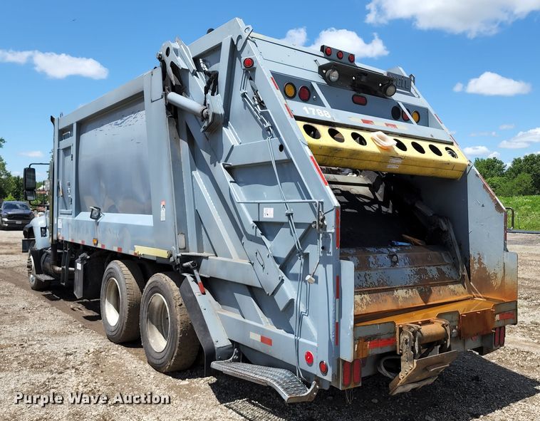 image for item DL6552 2006 International 7400  refuse truck