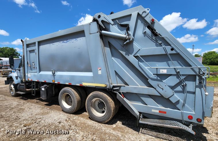 image for item DL6552 2006 International 7400  refuse truck