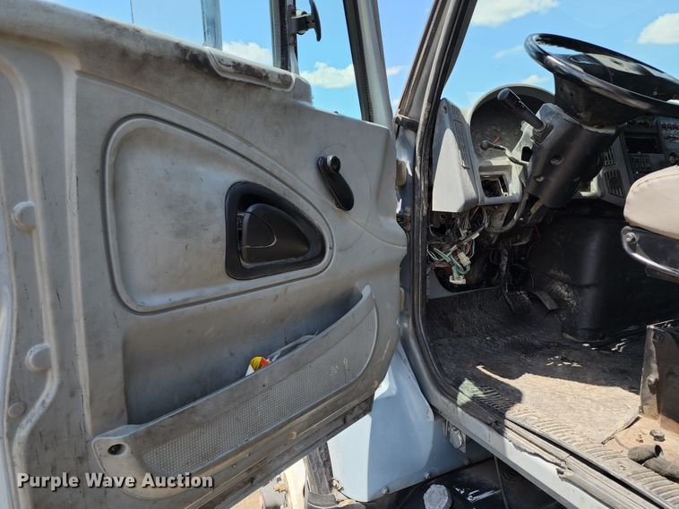 image for item DL6552 2006 International 7400  refuse truck