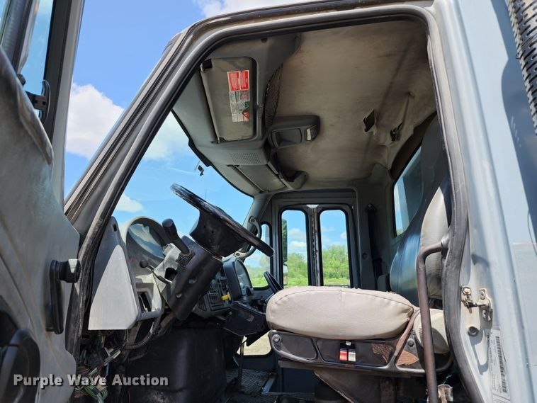 image for item DL6552 2006 International 7400  refuse truck