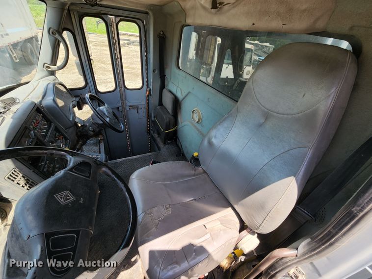 image for item DL6552 2006 International 7400  refuse truck