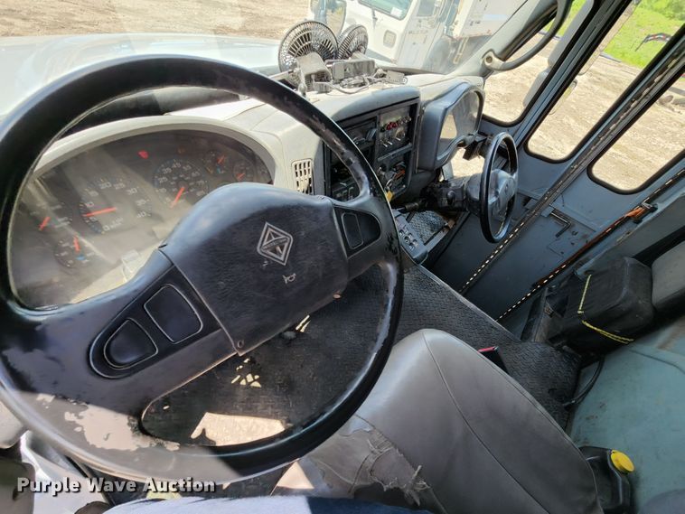 image for item DL6552 2006 International 7400  refuse truck