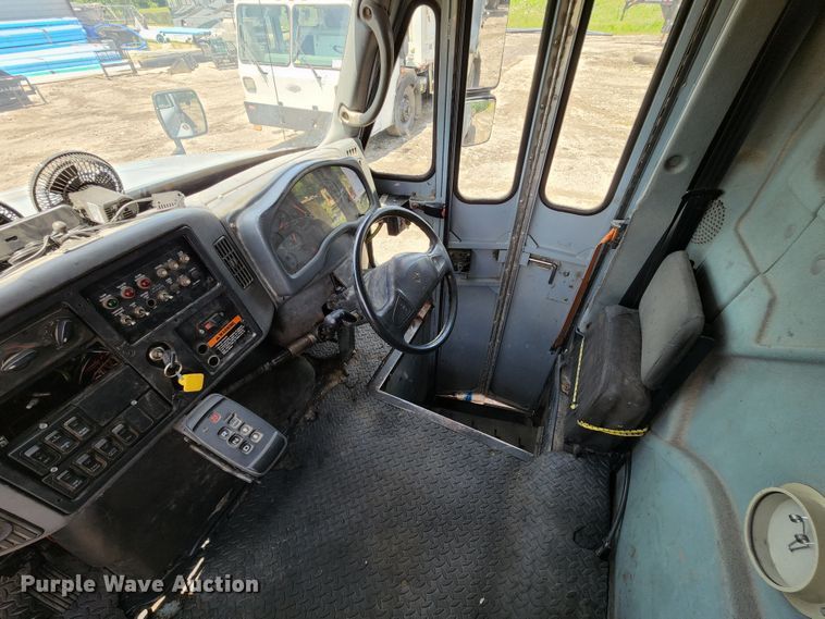 image for item DL6552 2006 International 7400  refuse truck