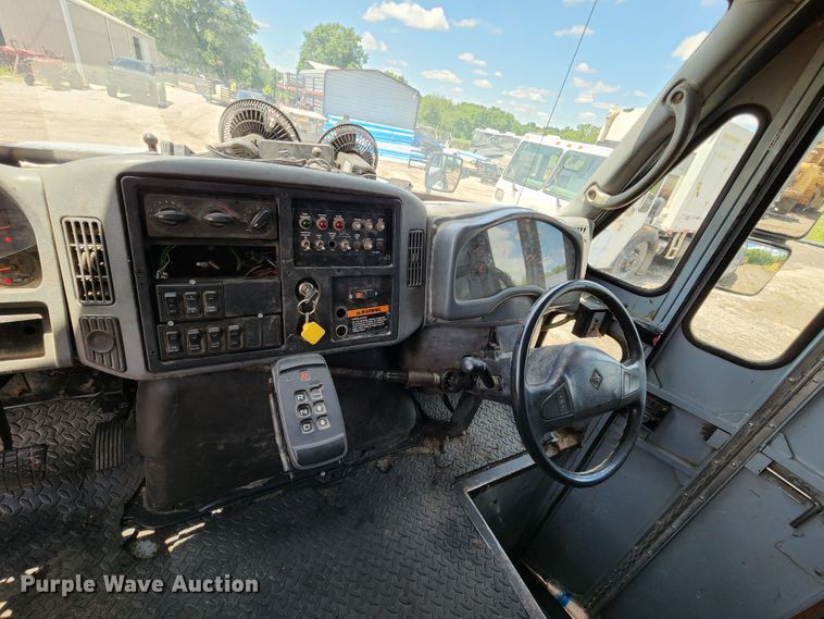 image for item DL6552 2006 International 7400  refuse truck