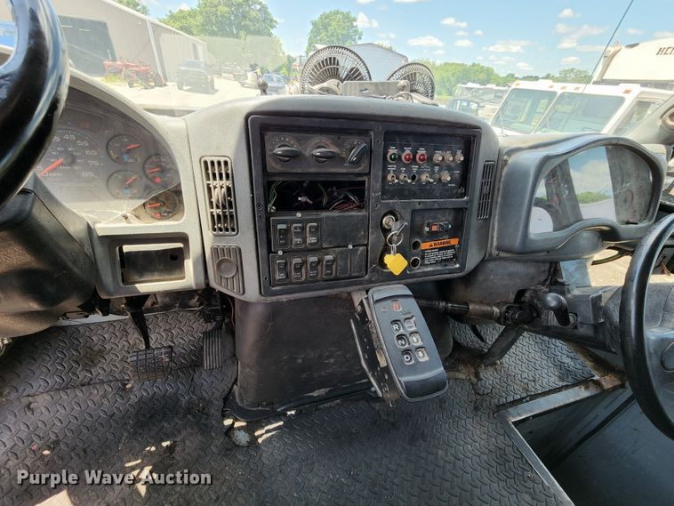 image for item DL6552 2006 International 7400  refuse truck