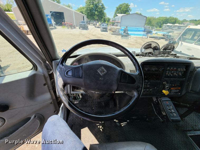 image for item DL6552 2006 International 7400  refuse truck