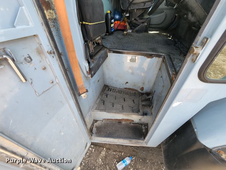 image for item DL6552 2006 International 7400  refuse truck