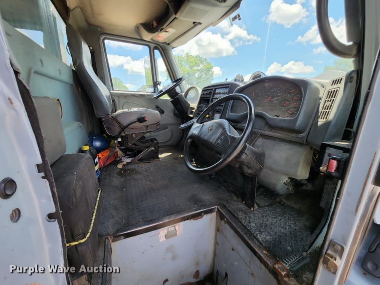 image for item DL6552 2006 International 7400  refuse truck