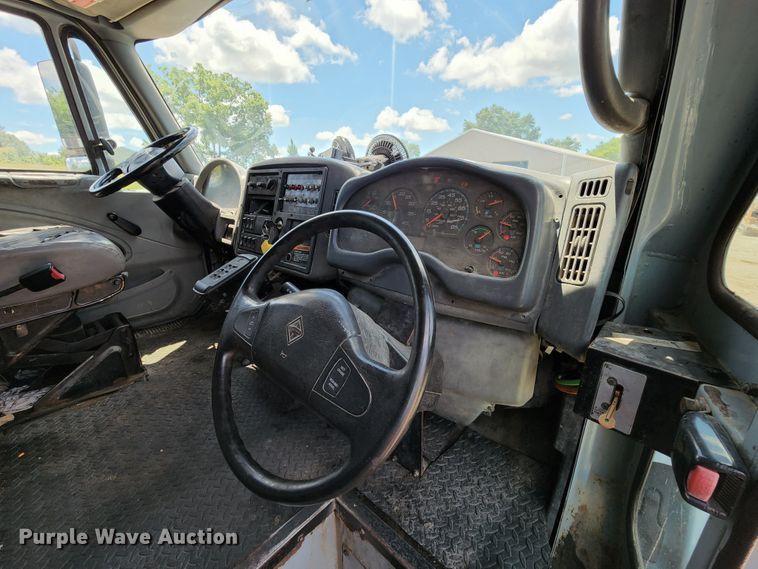 image for item DL6552 2006 International 7400  refuse truck