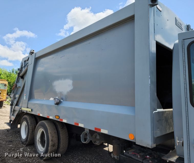 image for item DL6552 2006 International 7400  refuse truck