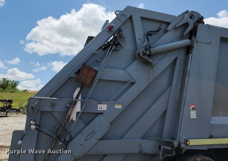 image for item DL6552 2006 International 7400  refuse truck