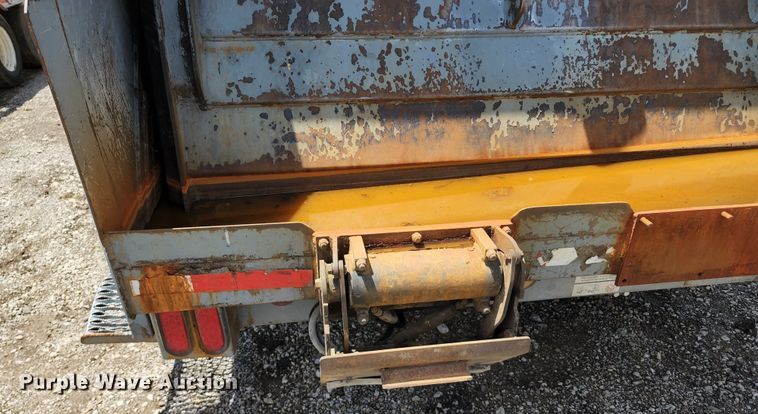 image for item DL6552 2006 International 7400  refuse truck