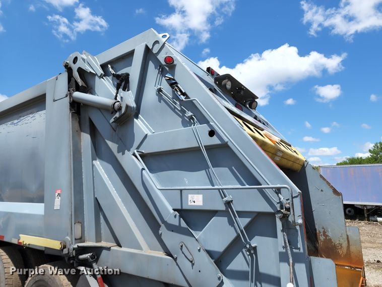 image for item DL6552 2006 International 7400  refuse truck