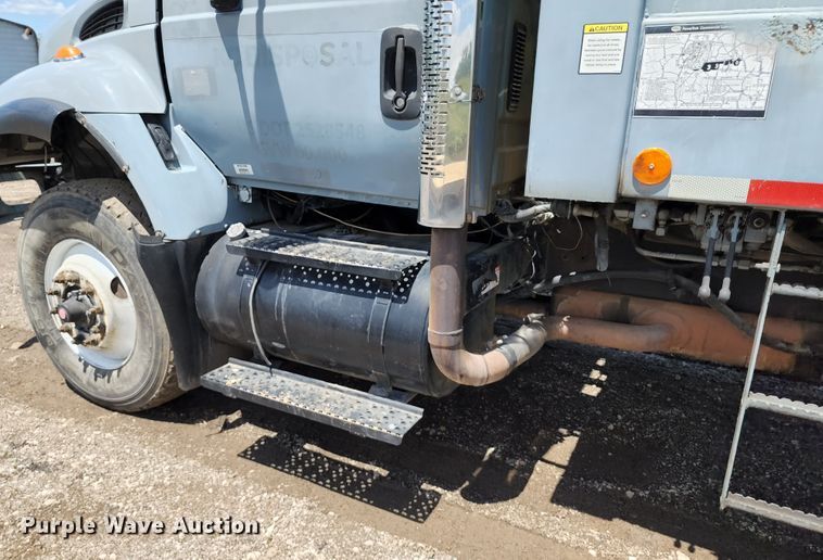 image for item DL6552 2006 International 7400  refuse truck