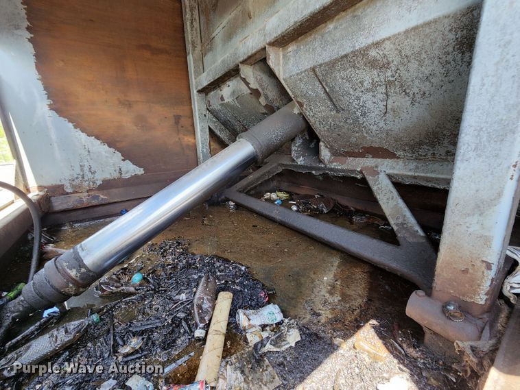 image for item DL6552 2006 International 7400  refuse truck