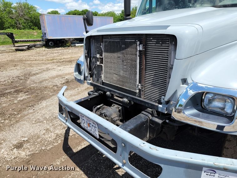 image for item DL6552 2006 International 7400  refuse truck