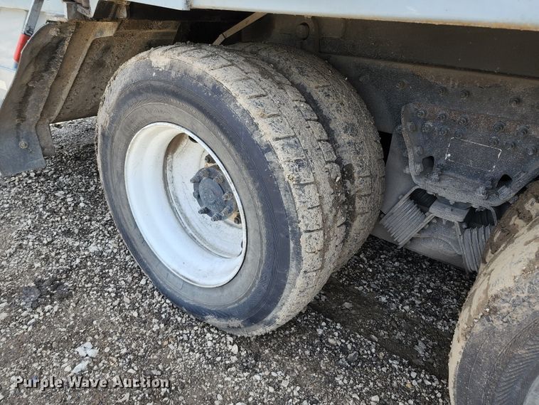 image for item DL6552 2006 International 7400  refuse truck