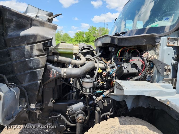 image for item DL6552 2006 International 7400  refuse truck