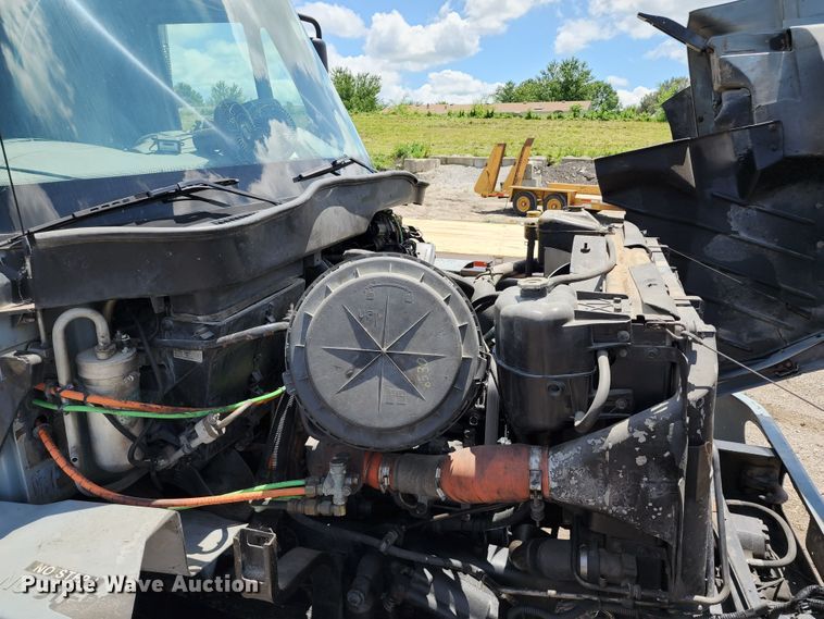 image for item DL6552 2006 International 7400  refuse truck