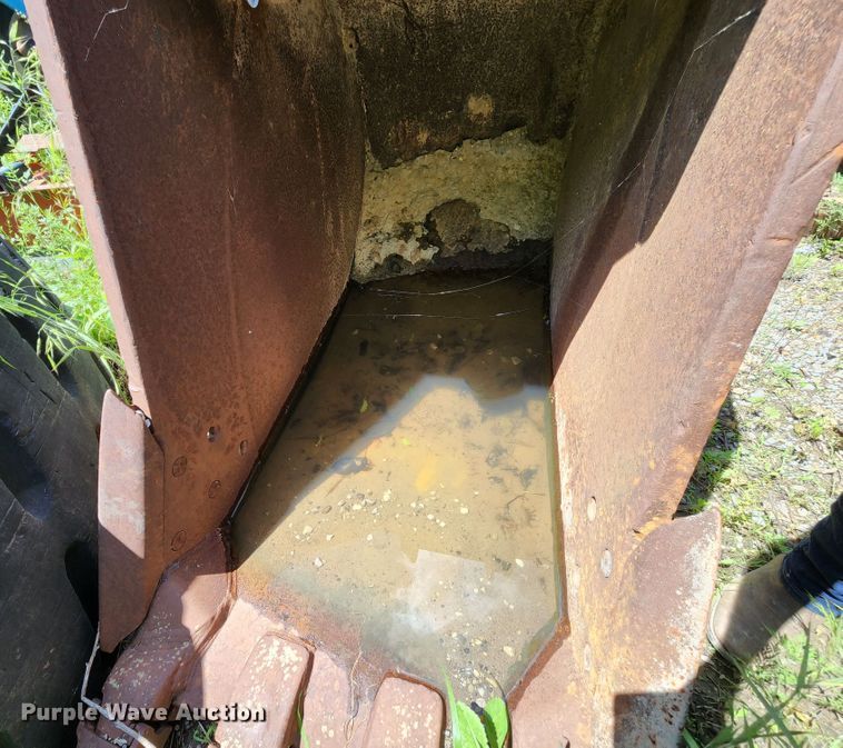 image for item DL6556 Esco  excavator bucket