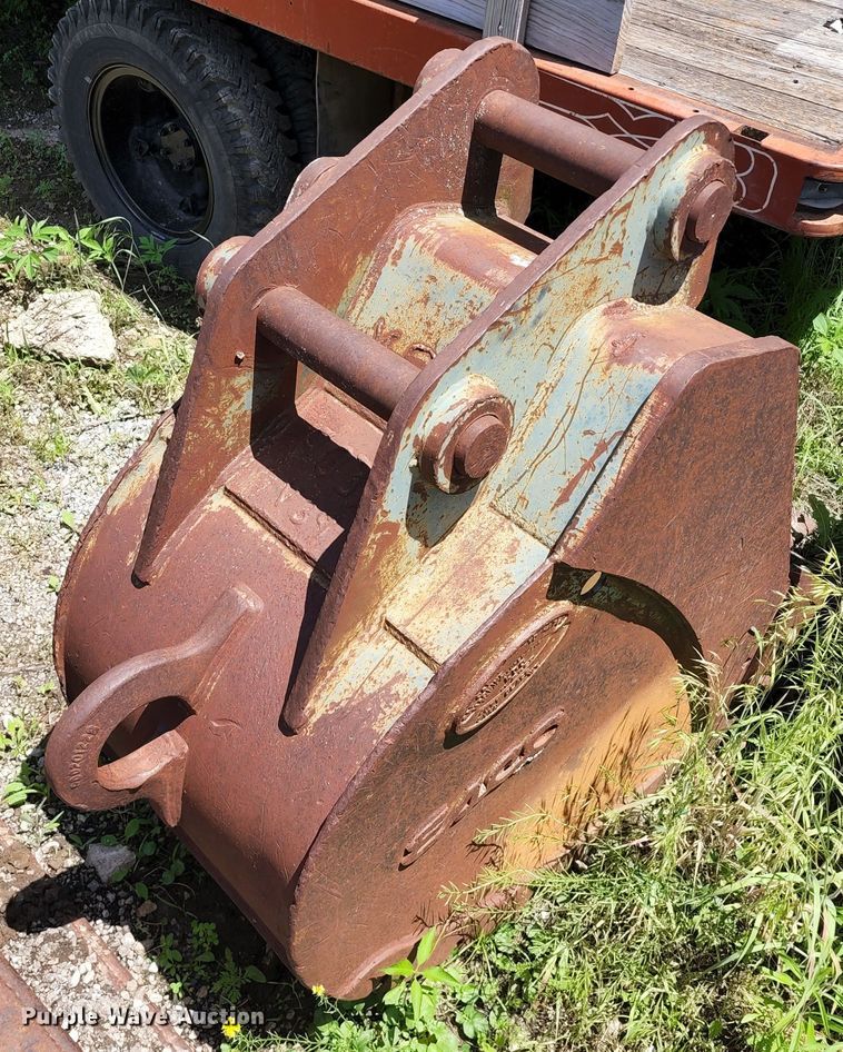 image for item DL6556 Esco  excavator bucket